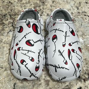 Champion Men Super Meloso Warped slides. White and black print.Brand new
